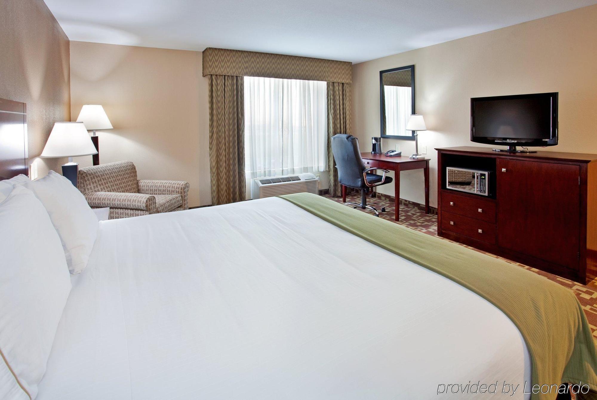 Holiday Inn Express Hotel & Suites St. Charles, An Ihg Hotel Saint Charles Habitación foto